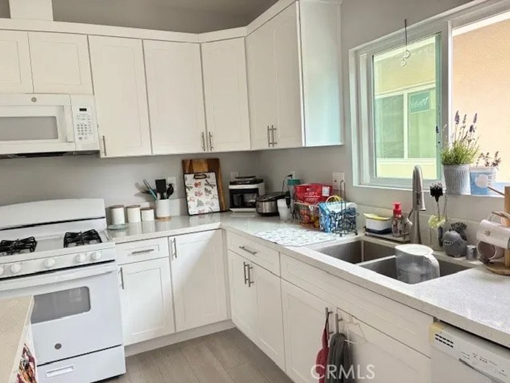 Photo of 12241 Cliffwood AVE, Garden Grove, CA 92840 (MLS # OC26098201)