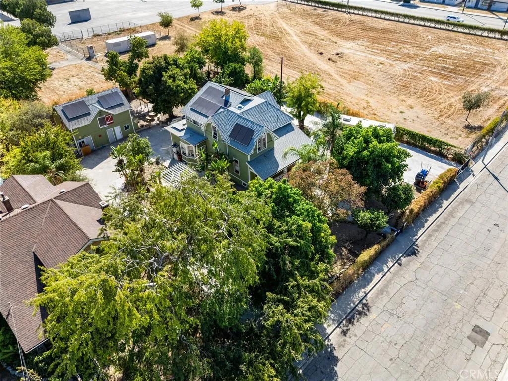 850 E Columbia