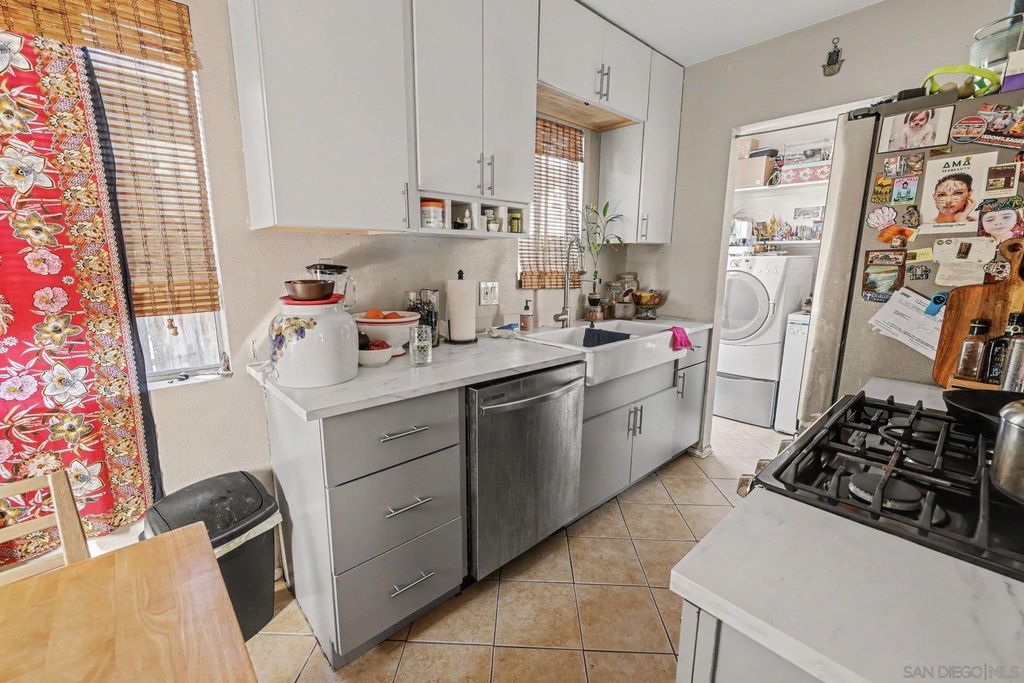 Photo of 1109-1111 Grand Ave, San Diego, CA 92109 (MLS # 260006642)