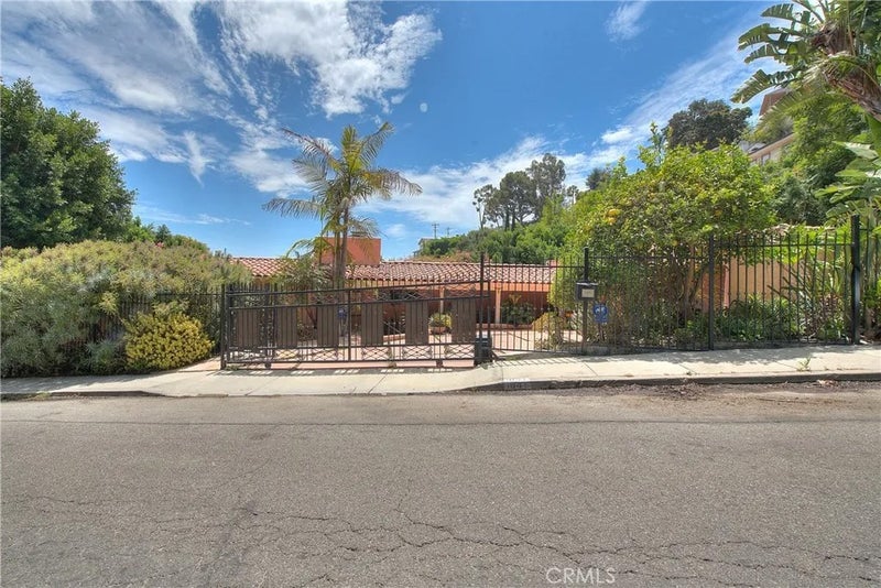 1641 N Crescent Heights