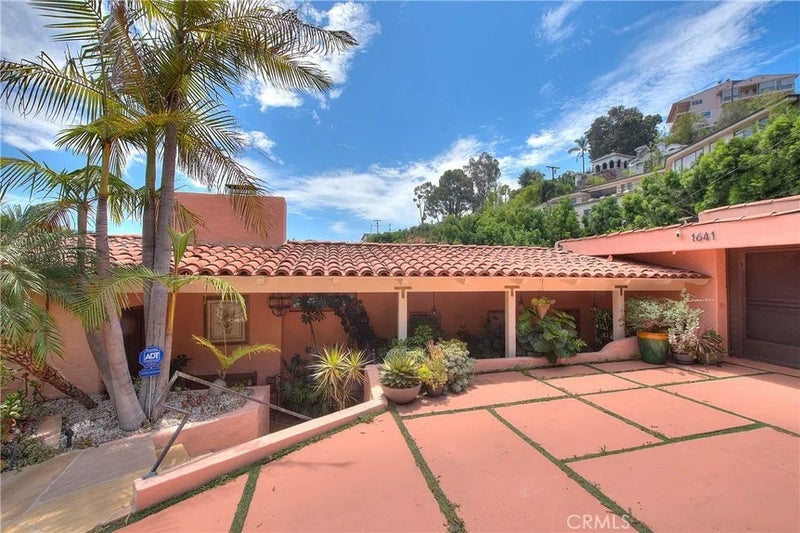 1641 N Crescent Heights