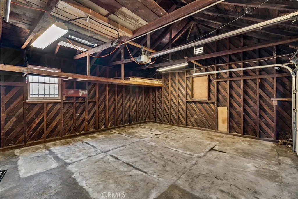 1667 N Lagoon Avenue North