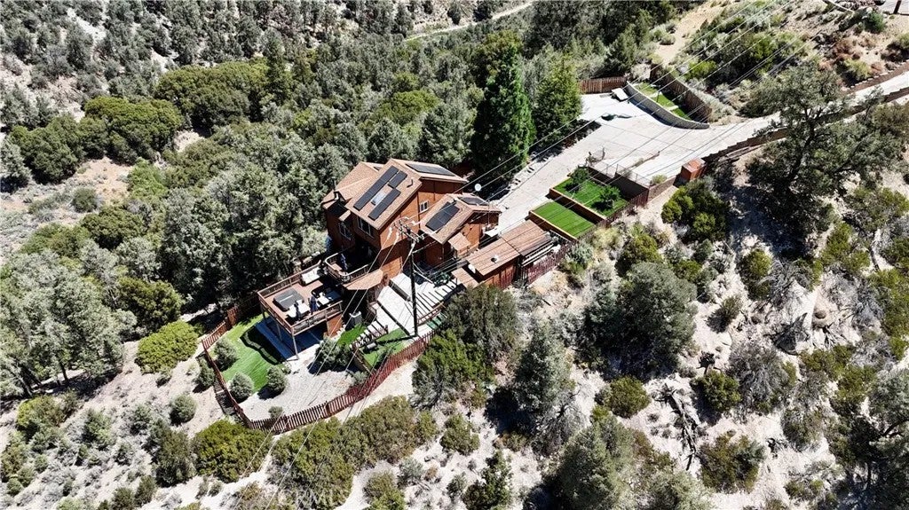 Photo of 14921 Ward Drive, Pine Mountain Club, CA 93225 (MLS # SR26158331)