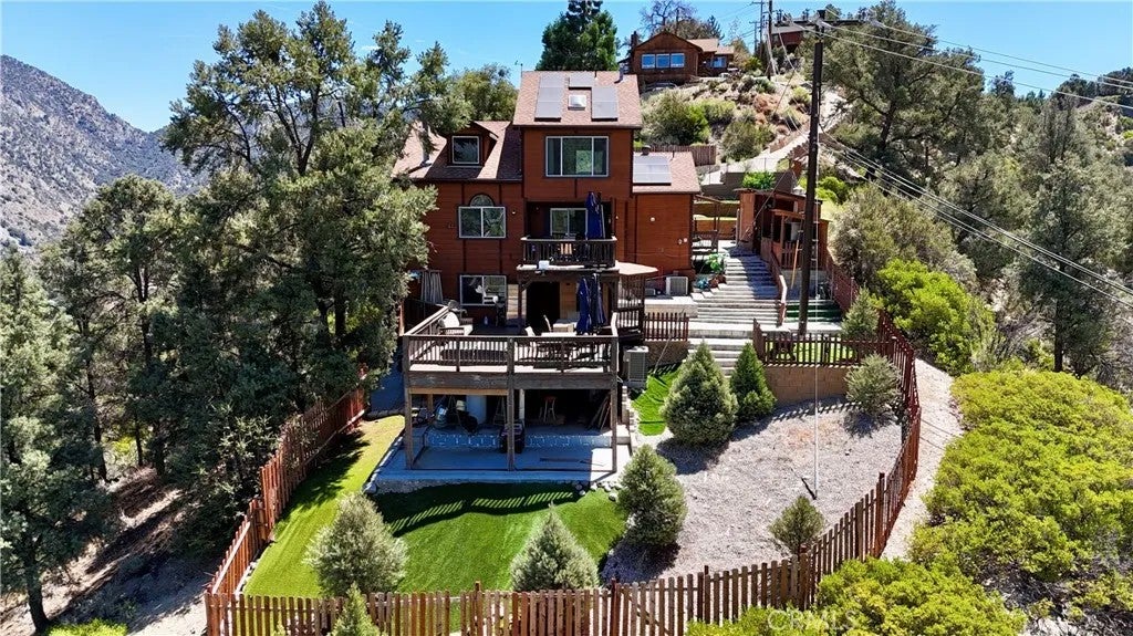 Photo of 14921 Ward Drive, Pine Mountain Club, CA 93225 (MLS # SR26158331)