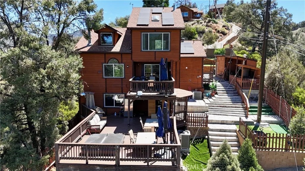 Photo of 14921 Ward Drive, Pine Mountain Club, CA 93225 (MLS # SR26158331)