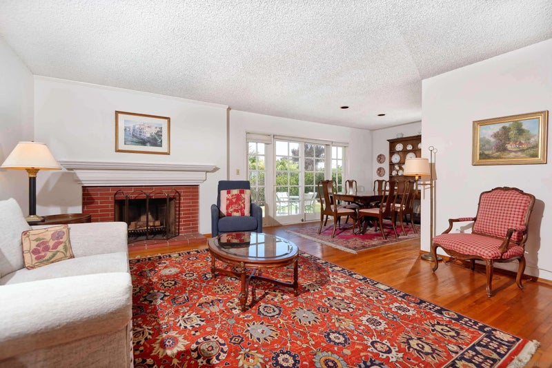 3152 Governor Drive