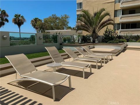 Tiny photo for 700 E Ocean Blvd #2308, Long Beach, CA 90802 (MLS # PW25246601)