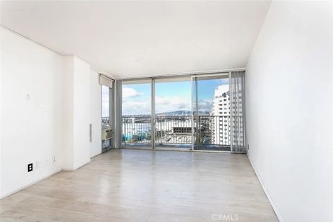 Tiny photo for 700 E Ocean Blvd #2308, Long Beach, CA 90802 (MLS # PW25246601)