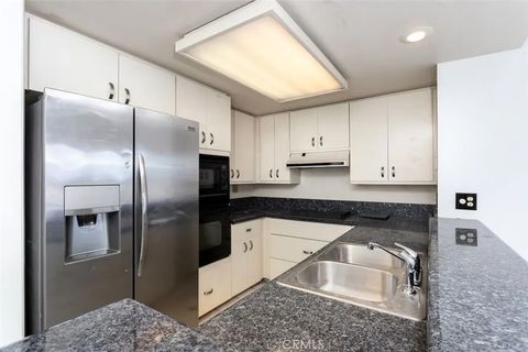 Tiny photo for 700 E Ocean Blvd #2308, Long Beach, CA 90802 (MLS # PW25246601)