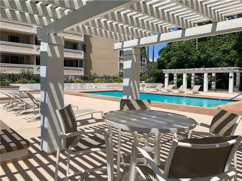 Tiny photo for 700 E Ocean Blvd #2308, Long Beach, CA 90802 (MLS # PW25246601)