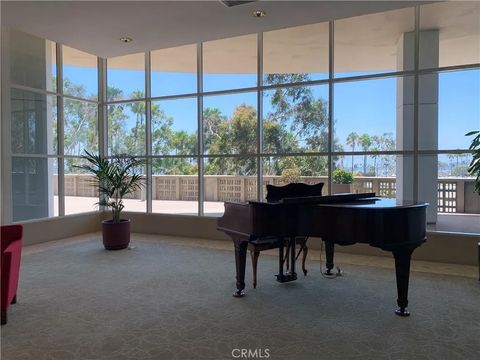Tiny photo for 700 E Ocean Blvd #2308, Long Beach, CA 90802 (MLS # PW25246601)
