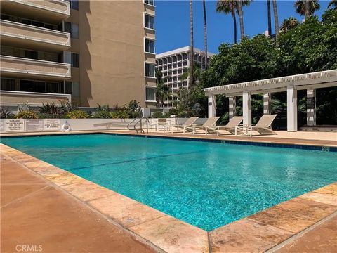 Tiny photo for 700 E Ocean Blvd #2308, Long Beach, CA 90802 (MLS # PW25246601)