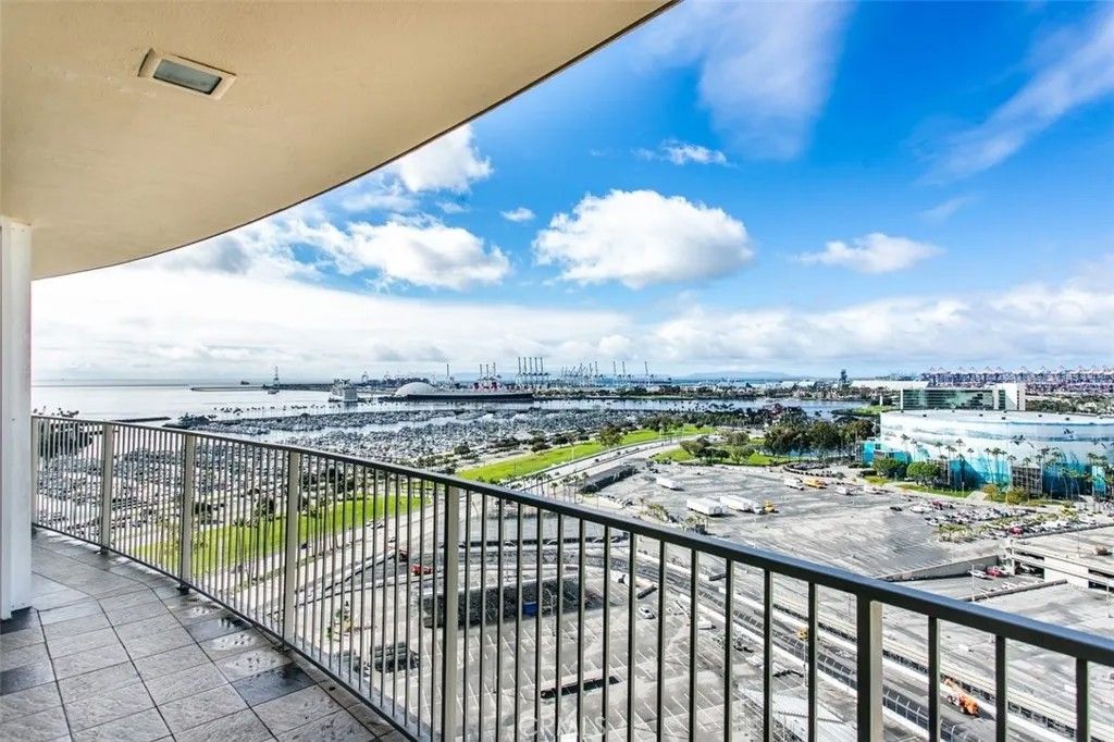 Photo for 700 E Ocean Blvd #2308, Long Beach, CA 90802 (MLS # PW25246601)