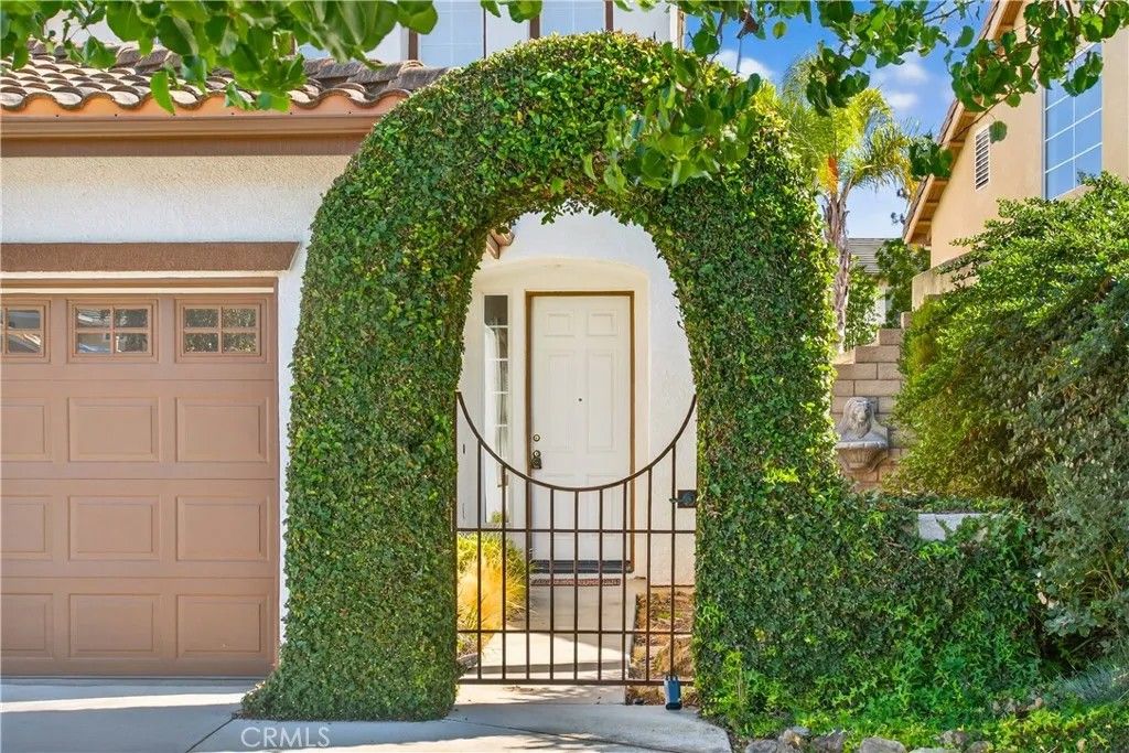 Photo of 660 Camino De La Luz, Newbury Park, CA 91320 (MLS # SR25247052)