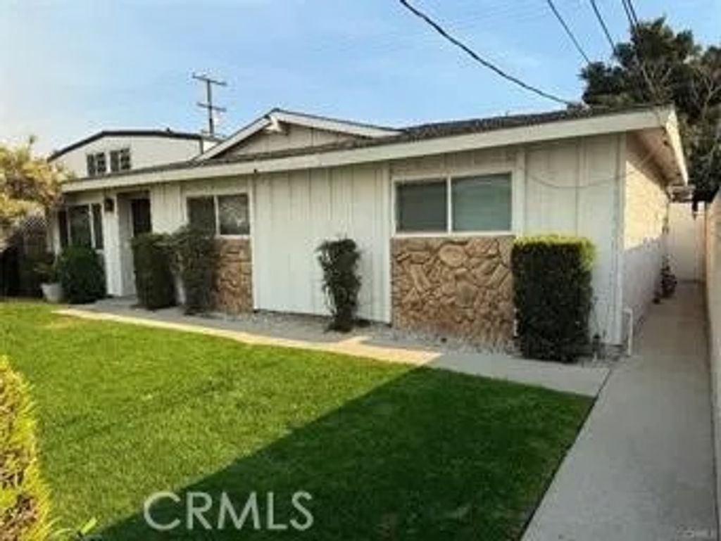 Photo of 3622 Pacific Ave, Long Beach, CA 90807 (MLS # PW26072876)