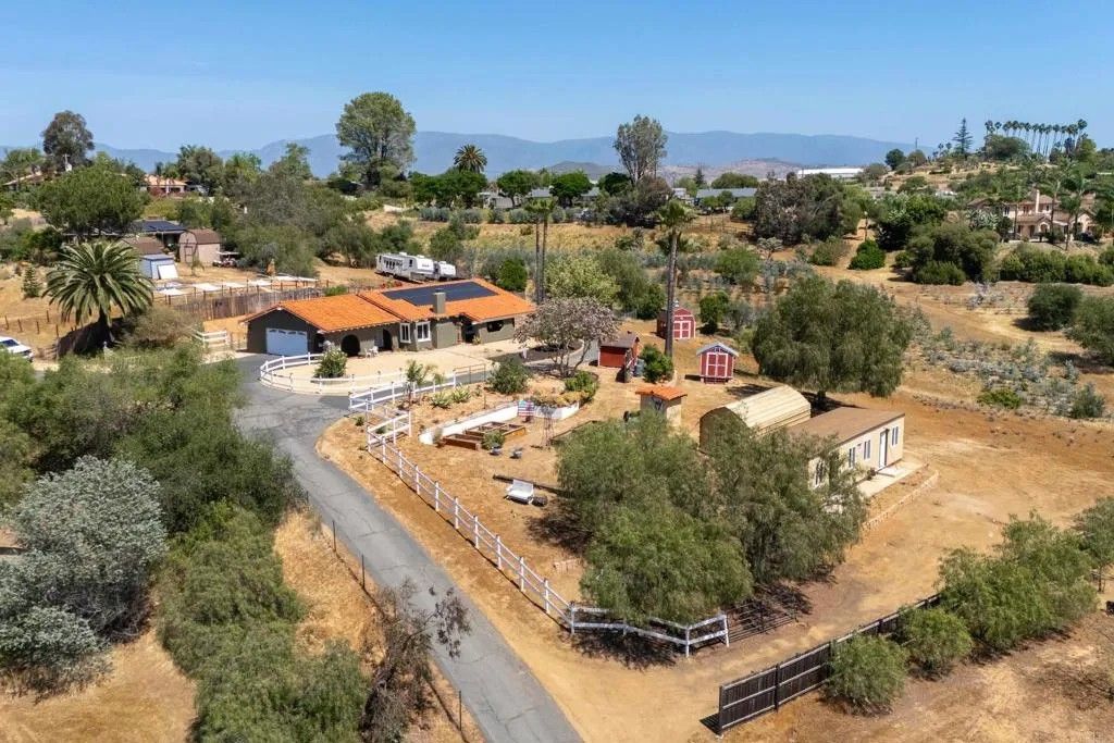 Photo of 9908 West lilac, Escondido, CA 92026 (MLS # NDP2603409)