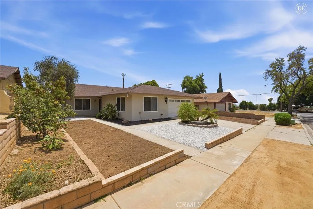 6677 La Praix Street