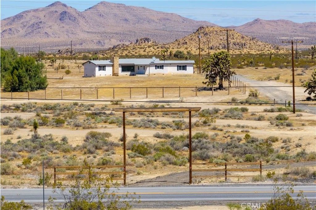 Photo of 18531 E Palmdale Boulevard, Palmdale, CA 93591 (MLS # SR26084095)