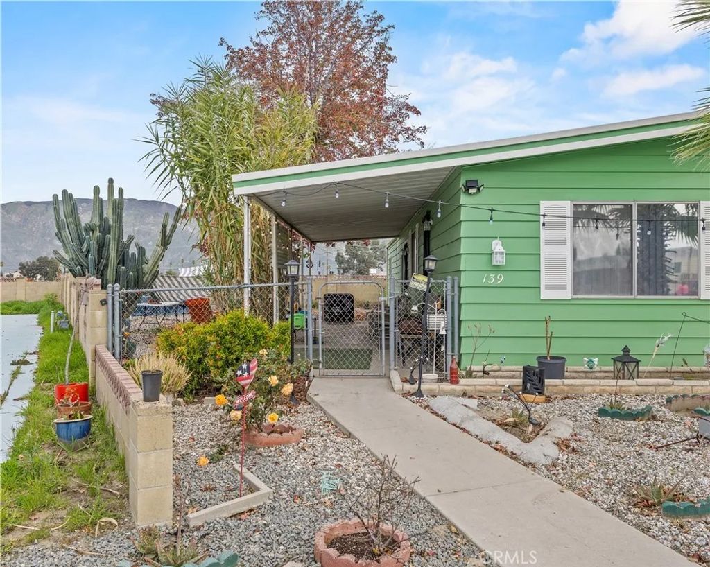 Photo of 139 Palomar Ave, San Jacinto, CA 92582 (MLS # CV26016565)