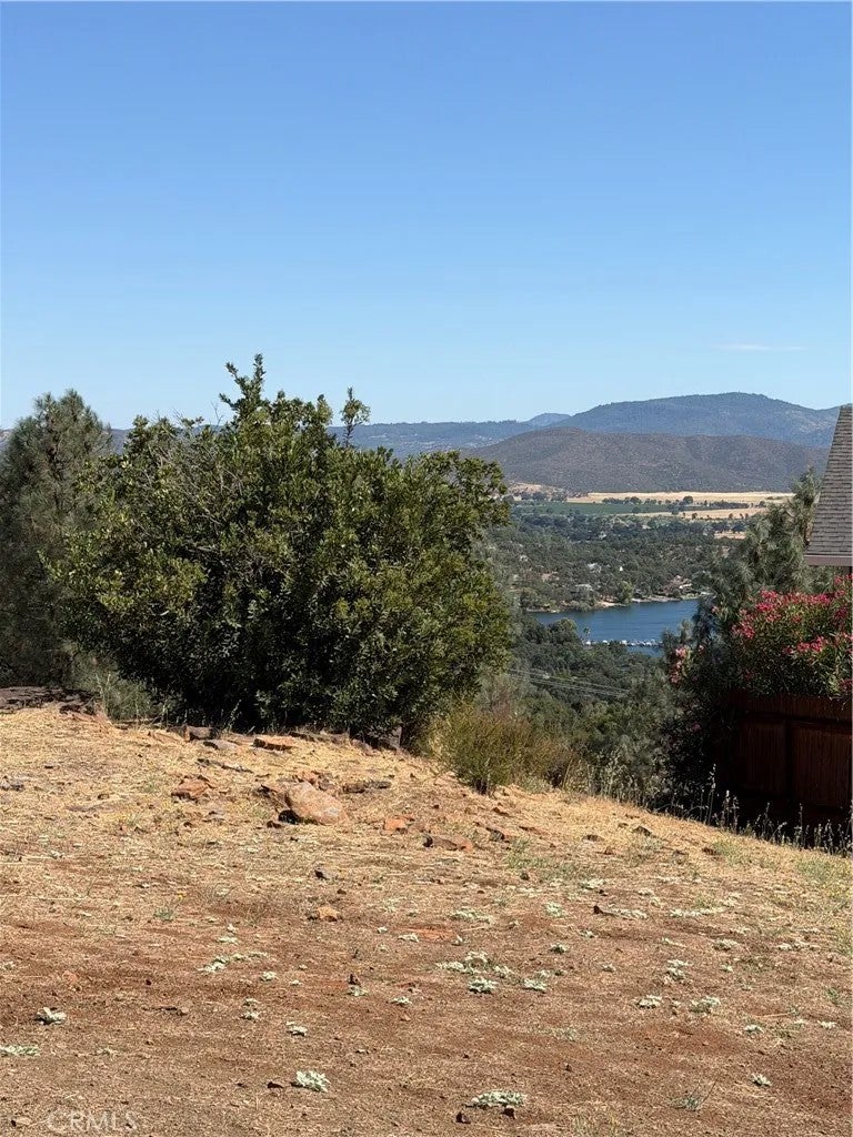 16547 Crescent