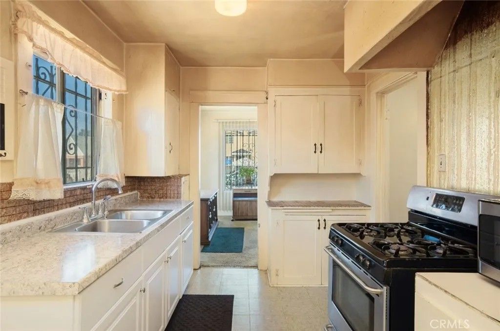 Photo of 632 E 87th St, Los Angeles, CA 90002 (MLS # SR25248079)