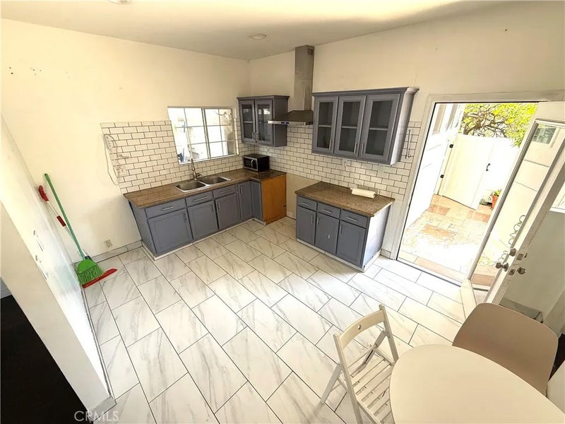 3008 W 30th