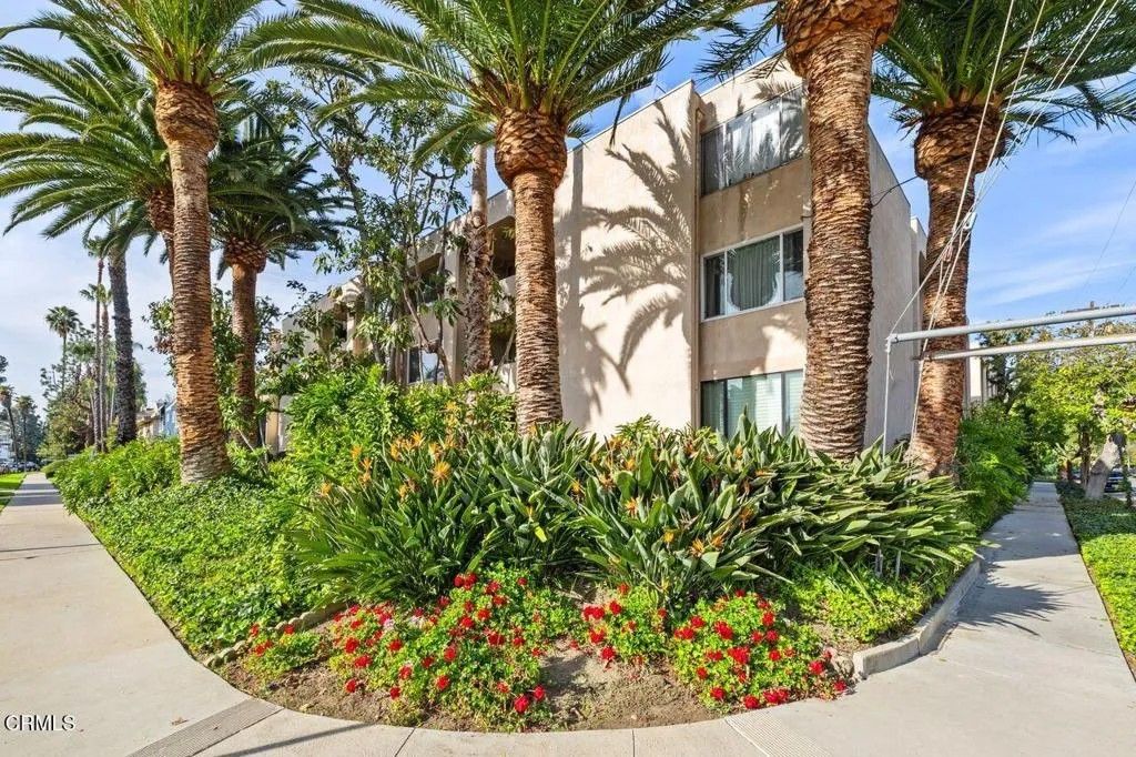Photo of 5411 Tyrone Avenue #202, Sherman Oaks, CA 91401 (MLS # P1-25282)