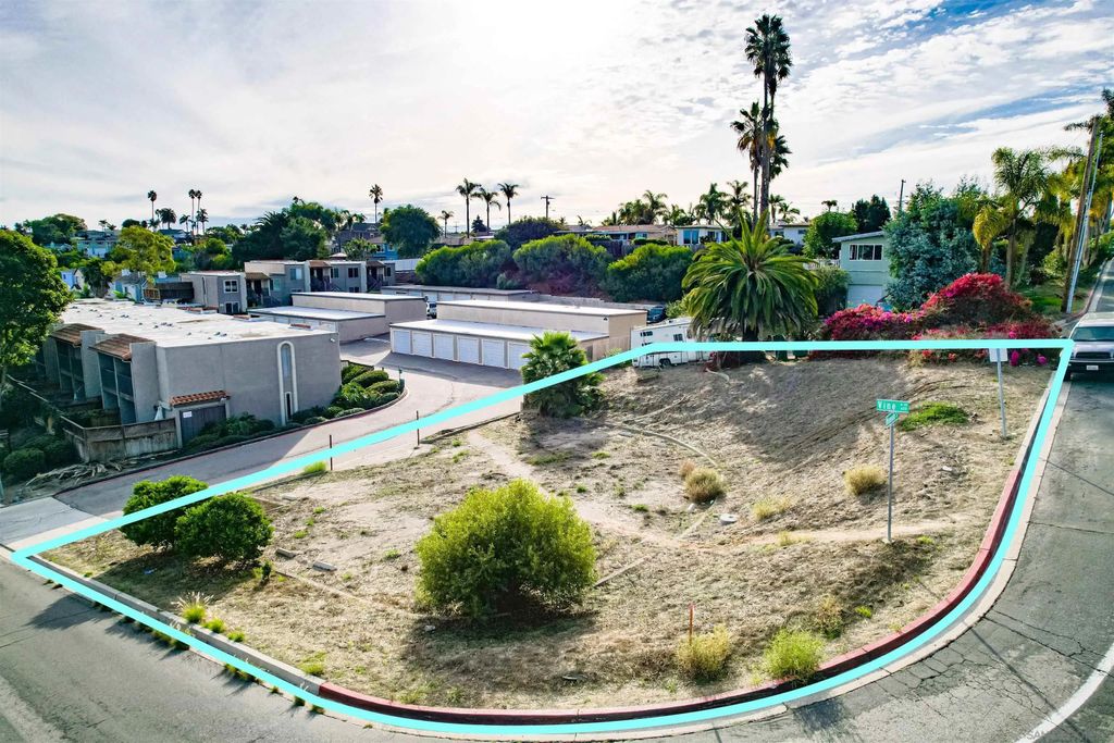 Photo of 1635 Minnesota Ave, Oceanside, CA 92054 (MLS # 250044389)