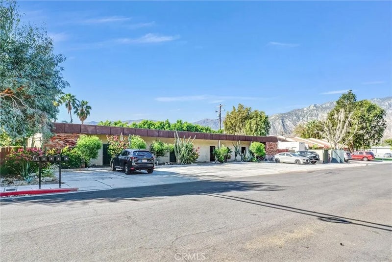 3737 E Calle De Carlos