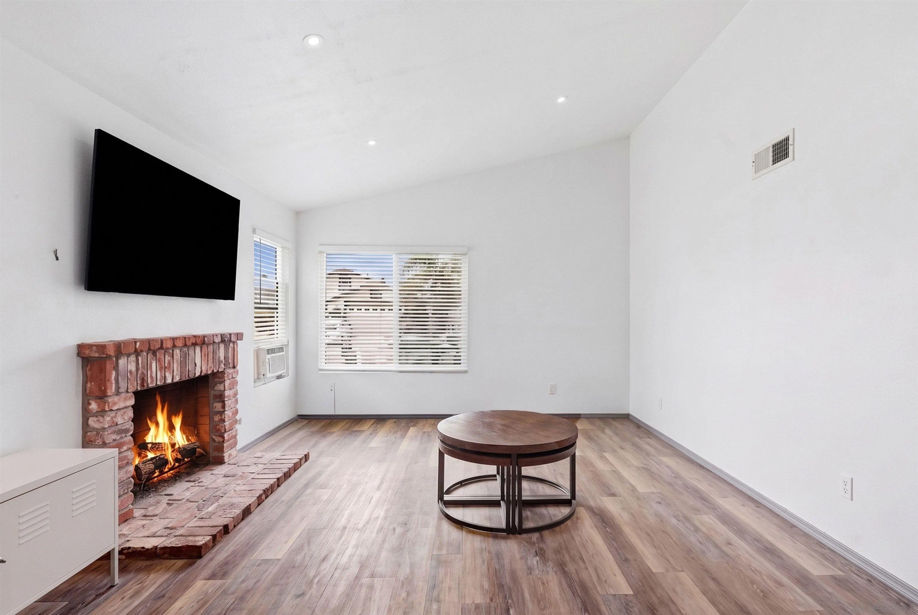 1686 Planicie Way