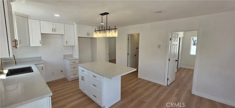 1124 E 76th Place