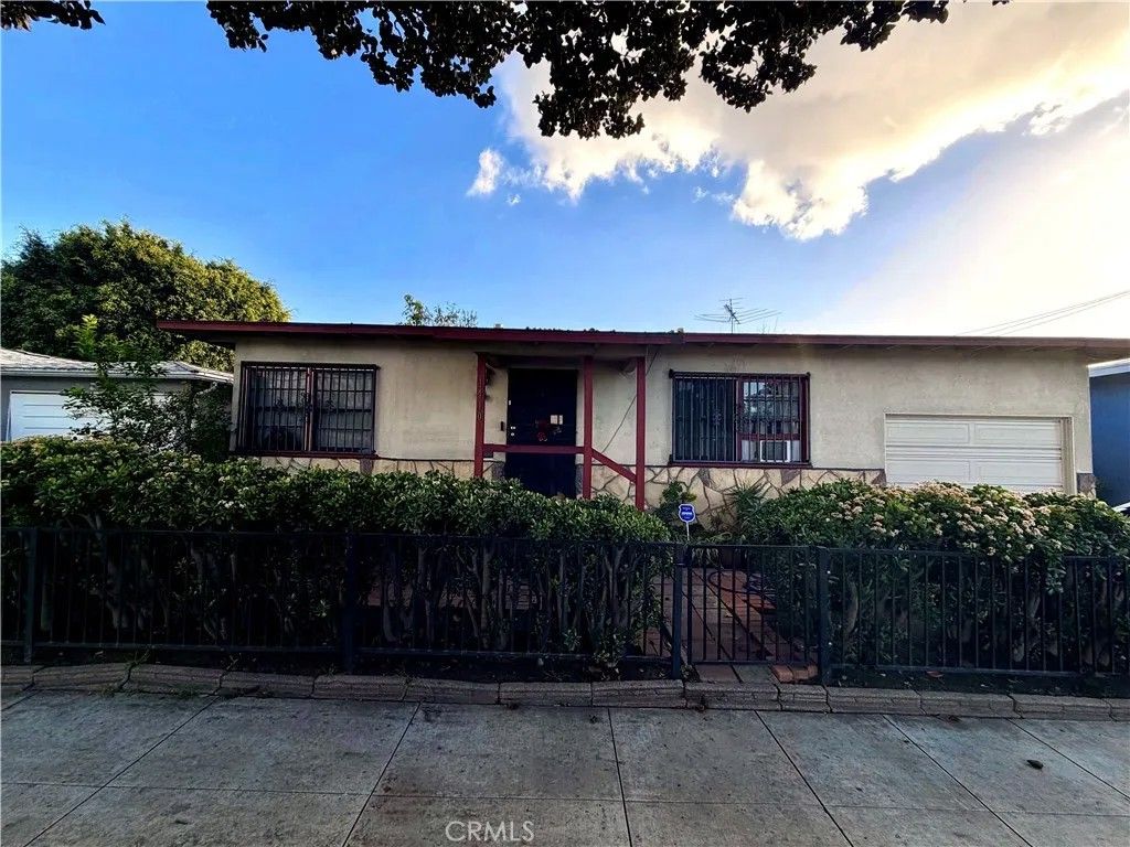 Photo of 1410 W 20th St, Long Beach, CA 90810 (MLS # PW26032590)