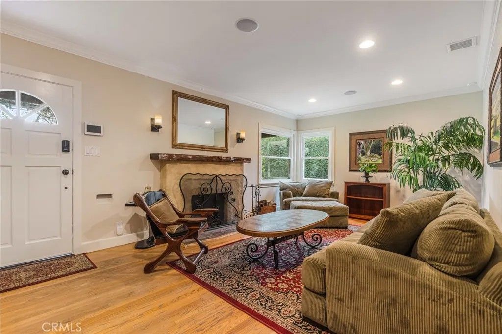 Photo of 5823 Vesper Ave, Sherman Oaks, CA 91411 (MLS # SR26040933)