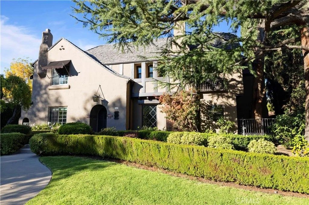 Photo of 1637 Don Carlos Ave, Glendale, CA 91208 (MLS # GD25279701)