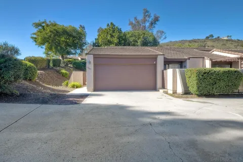 2049 Golden Circle Dr, Escondido, CA 92026 - #: 250044730