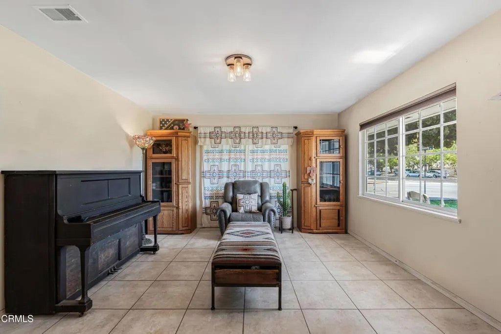405 W Beverly Drive