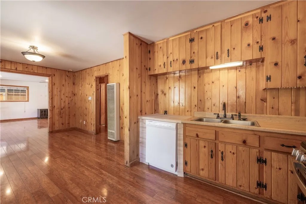 863 B Lane