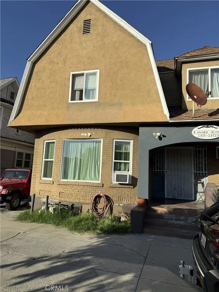 1321 E Adams
