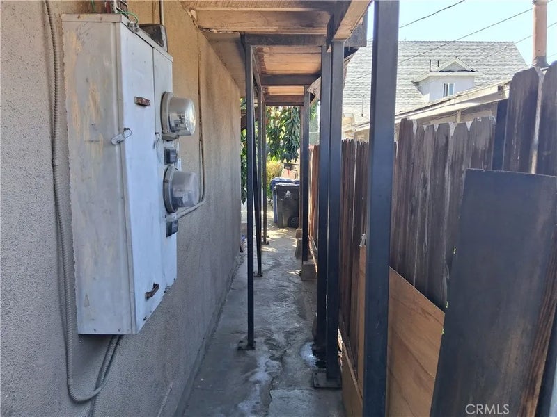 1321 E Adams
