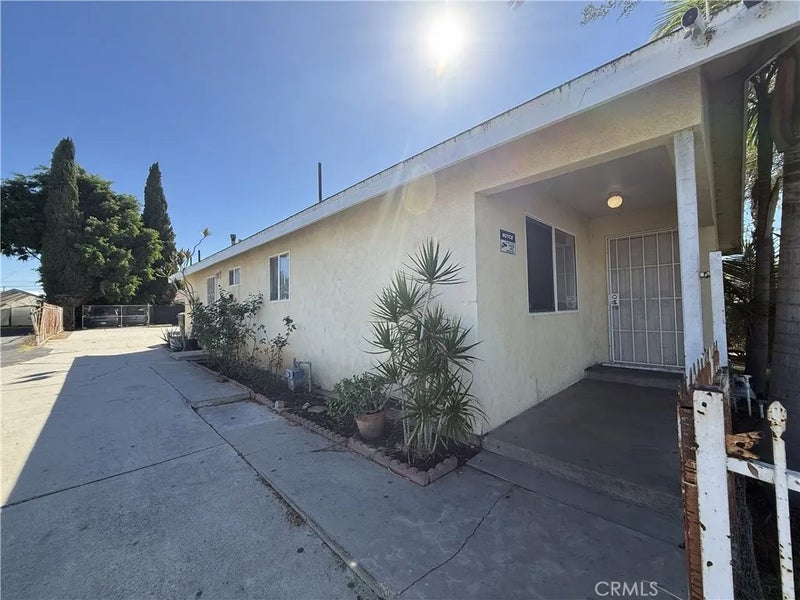 11912 Carmenita Road