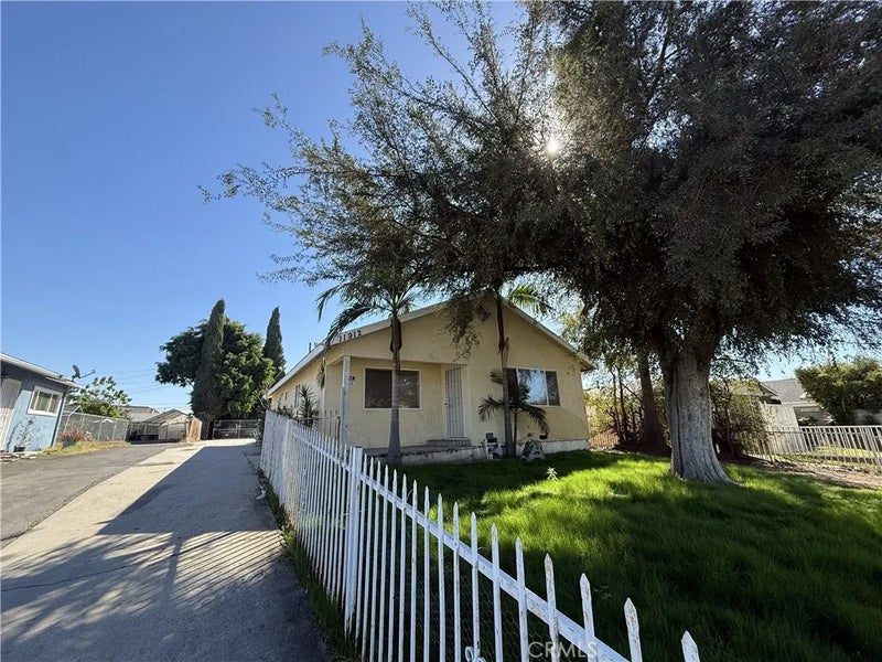 11912 Carmenita Road