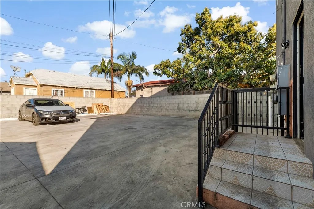 1257 W Vernon