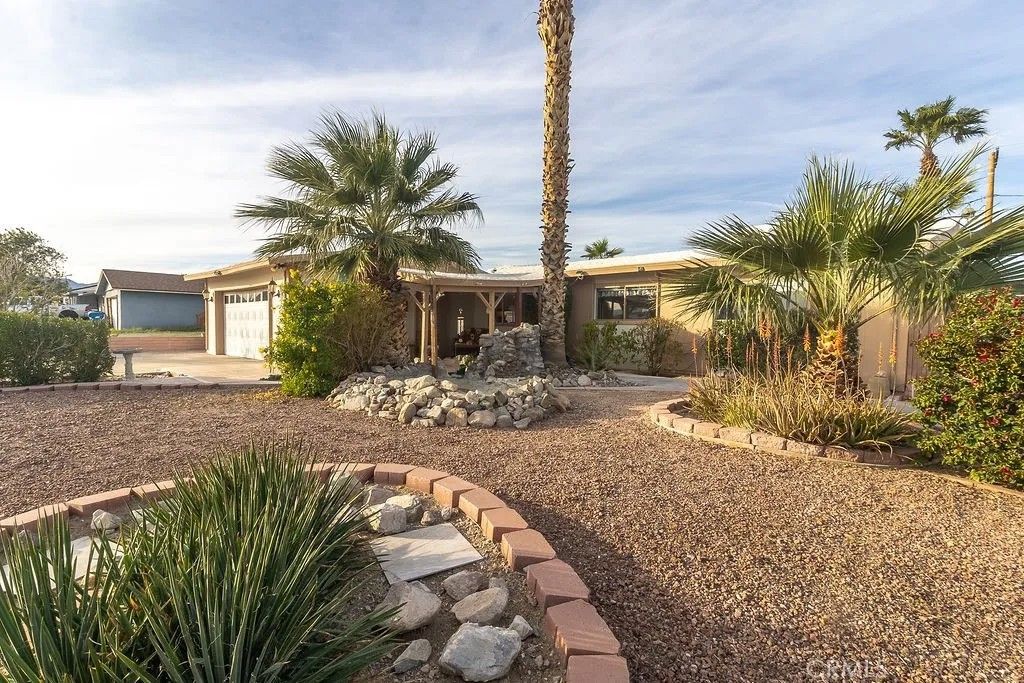 Photo of 1900 Desoto St, Needles, CA 92363 (MLS # JT26022935)