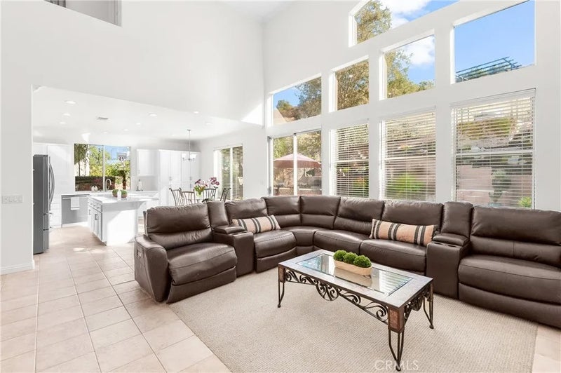 17 Roadrunner Court