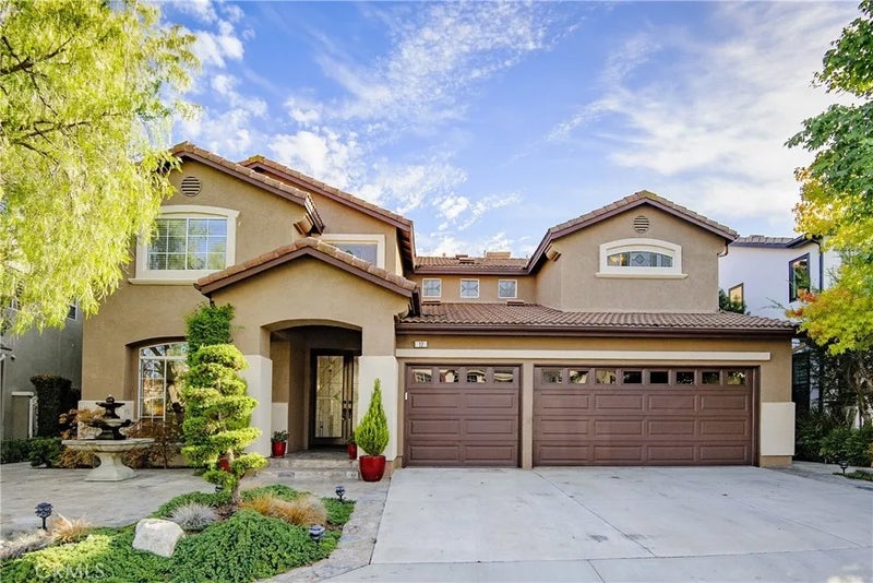 17 Roadrunner Court