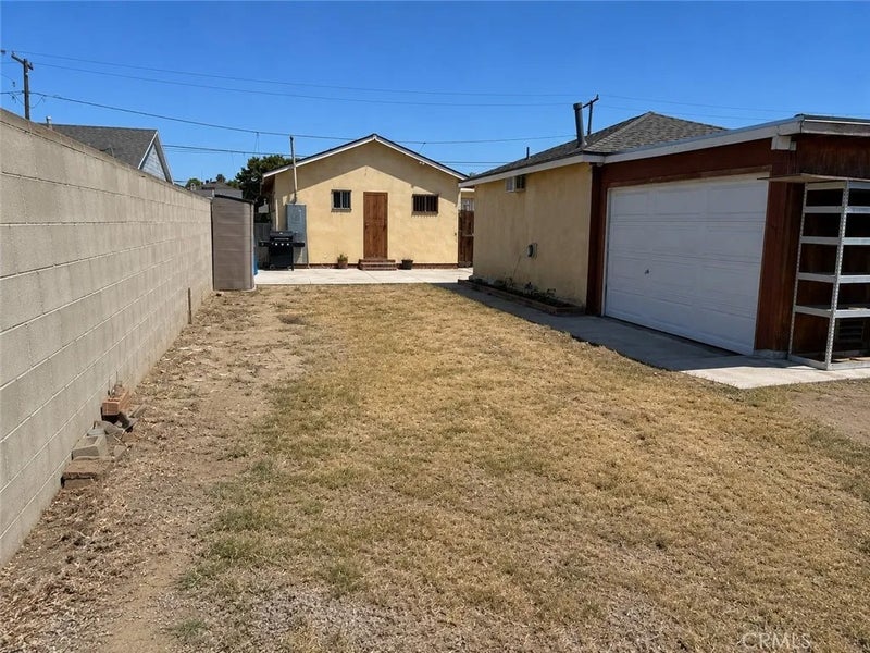 3229 W 111th