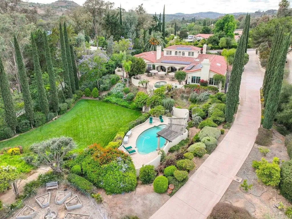 7263 Via Mariposa Sur