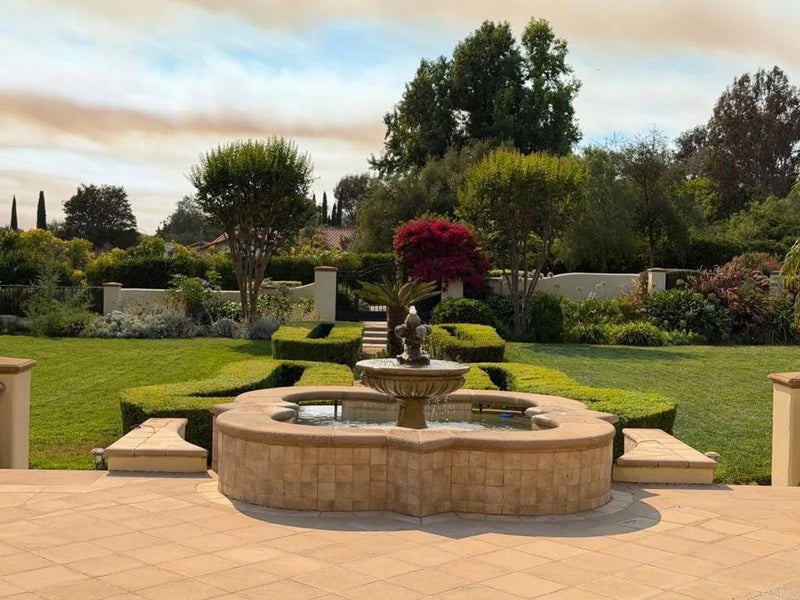7263 Via Mariposa Sur