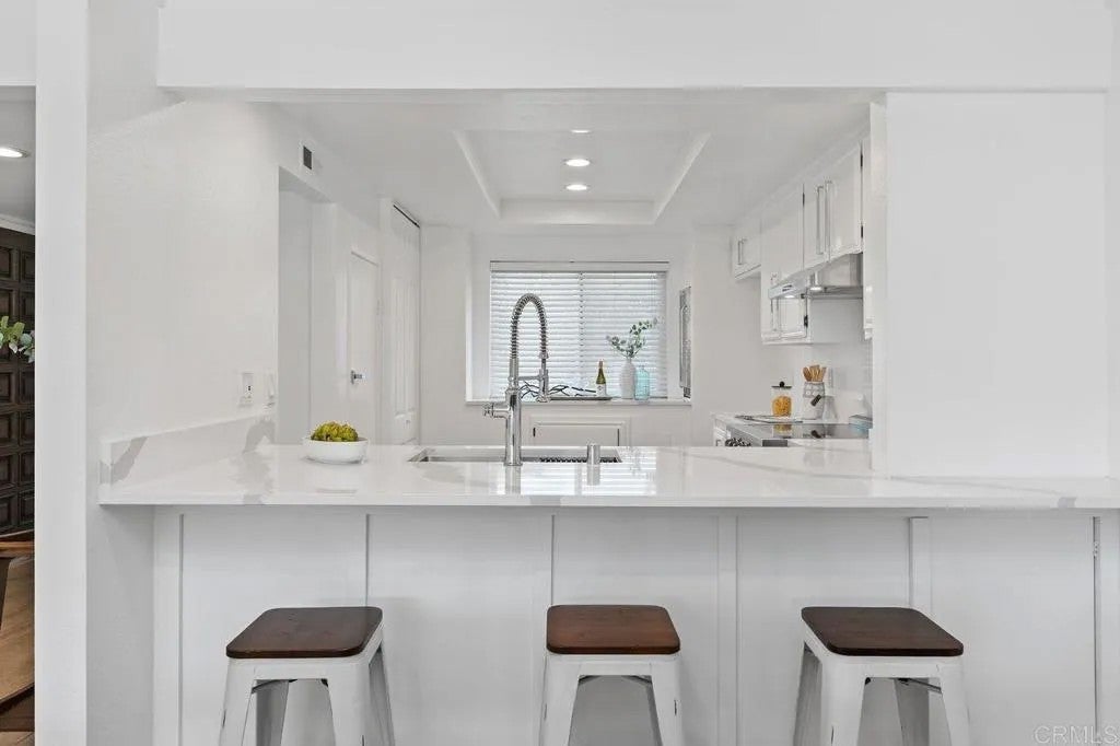 2505 NAVARRA Drive 313