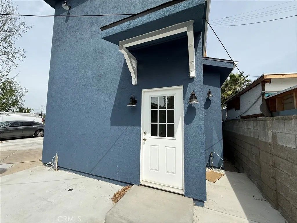 Photo of 20953 Saticoy St, Canoga Park, CA 91304 (MLS # SR26071392)